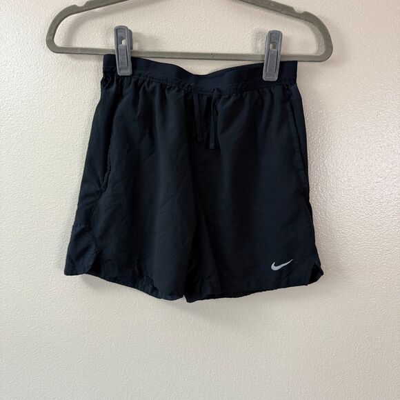 Nike Dri-Fit Boys Black Athletic Shorts - Picture 1 of 3